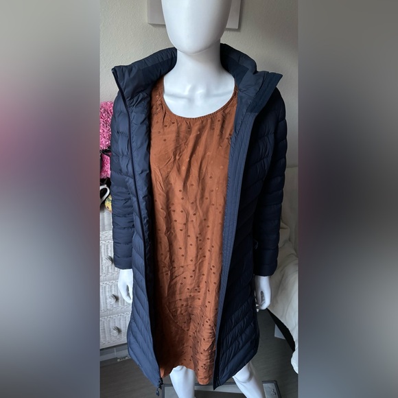 Patagonia Worn Wear Silent Duck Down Parka with Hood in Steel Blue color size XS - Picture 7 of 15